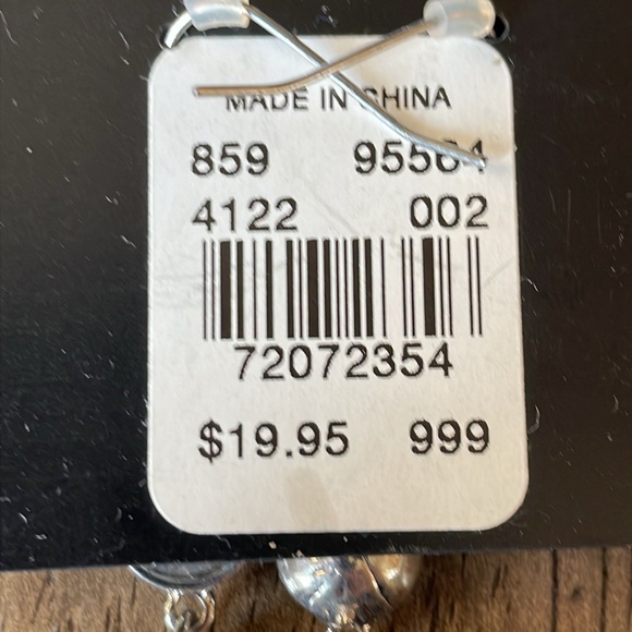 New York & Company, Long Rhinestone Sliver Earrings, NWT, Length 4 Inches - Picture 5 of 5